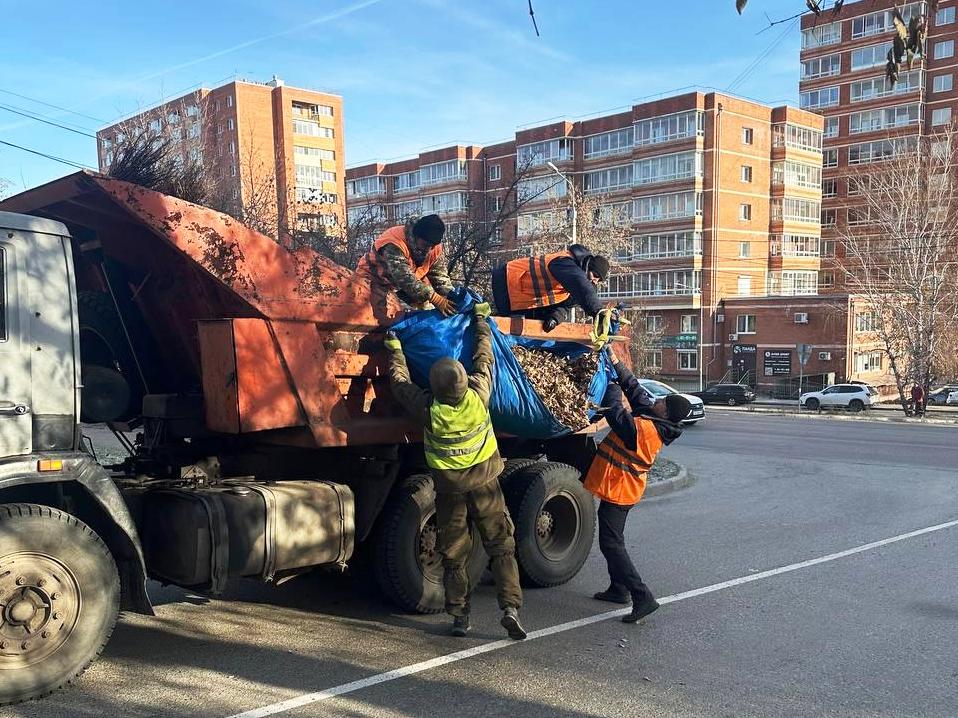 Фото предоставлено пресс-службой администрации Иркутска uborka listvy ai copy copy copy copy copy copy copy copy copy copy copy copy copy copy