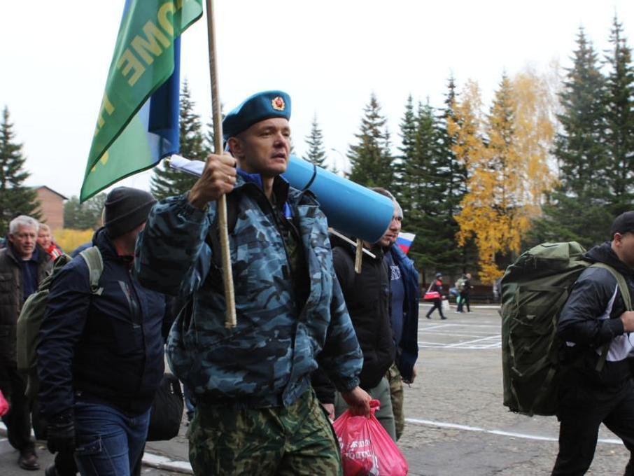 Первая группа иркутян отправилась в военно-учебный центр