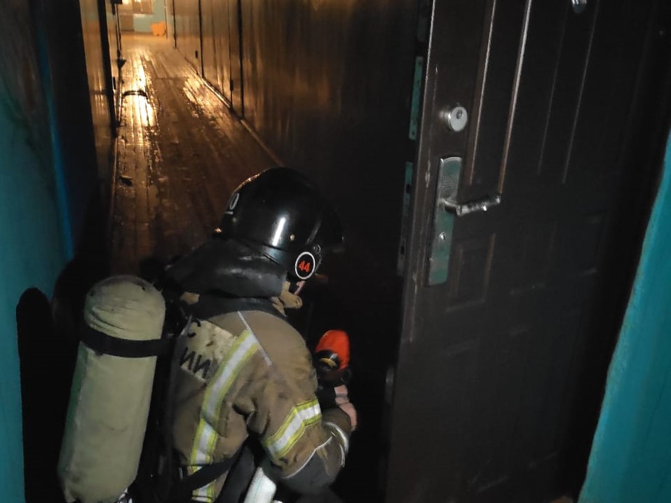 На пожаре в Ангарске спасли пять человек