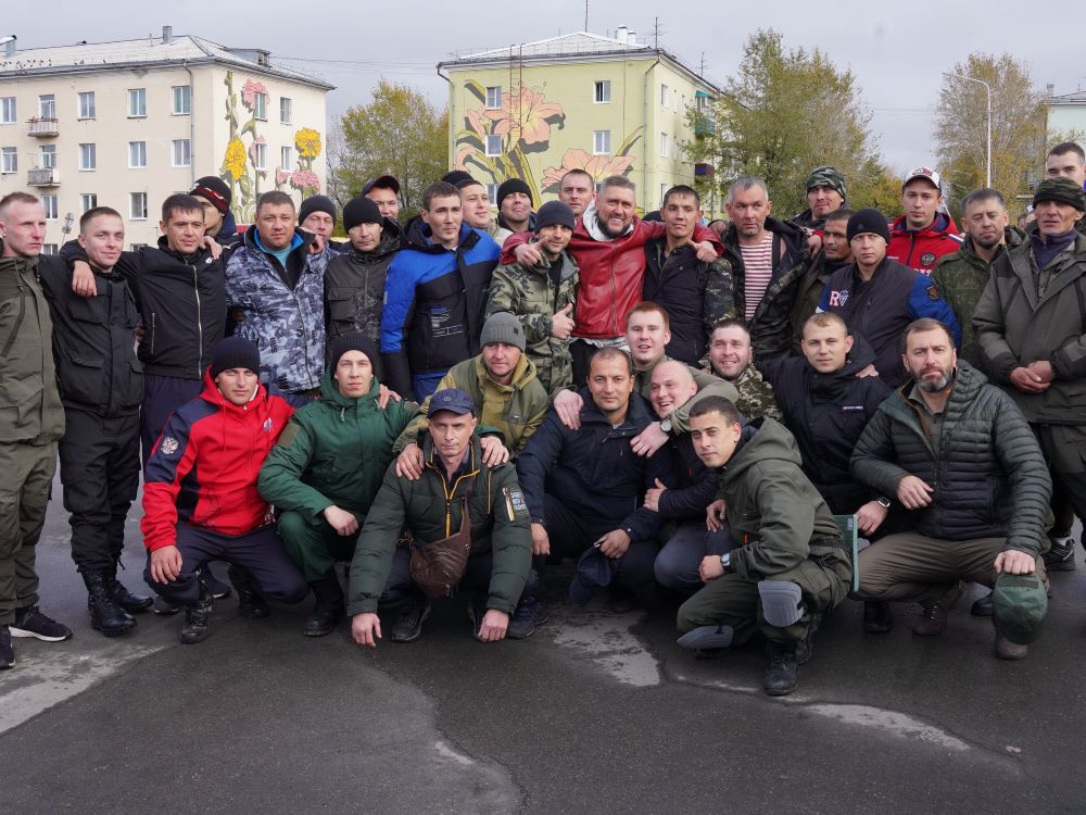 Александр Ведерников провел выездное совещание по поддержке семей мобилизованных