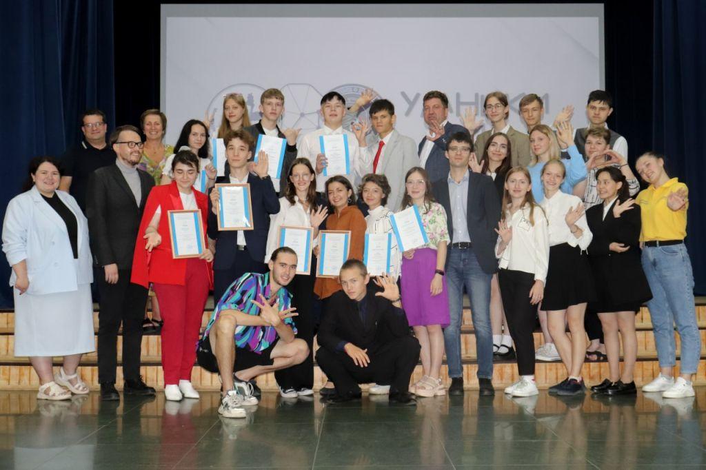 Три старшеклассника из Иркутска выступят на всероссийской олимпиаде «Умники и умницы» в Москве