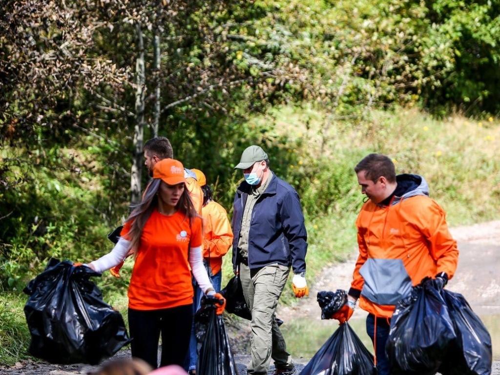 Почти 900 мешков мусора собрали волонтеры во время субботника в Иркутске