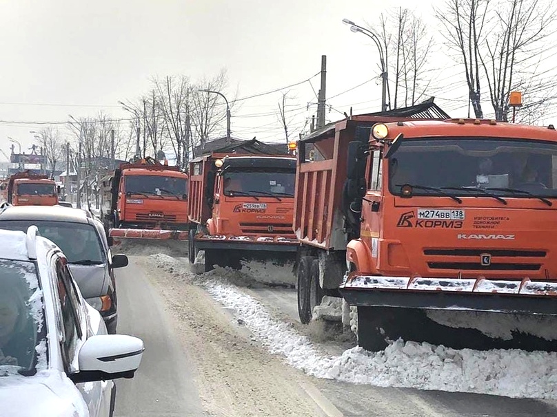 В Иркутске ведется противогололедная обработка дорог