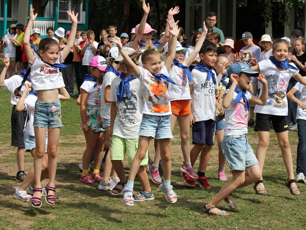 Мэр Иркутска проверил организацию летнего отдыха в детских лагерях «Эколог» и «Байкал»