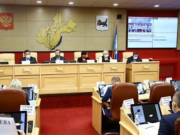 На встрече с губернатором депутаты Заксобрания предложили увеличить финансирование соцсферы на 14 млрд рублей