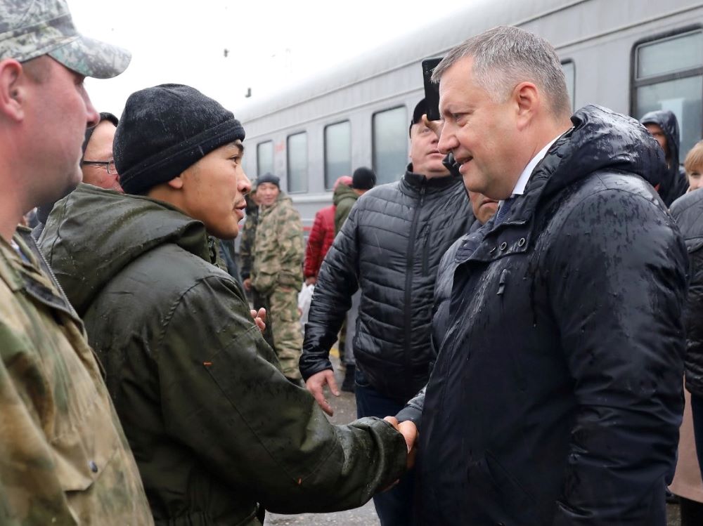 Еще две группы мобилизованных граждан отправили из Иркутской области