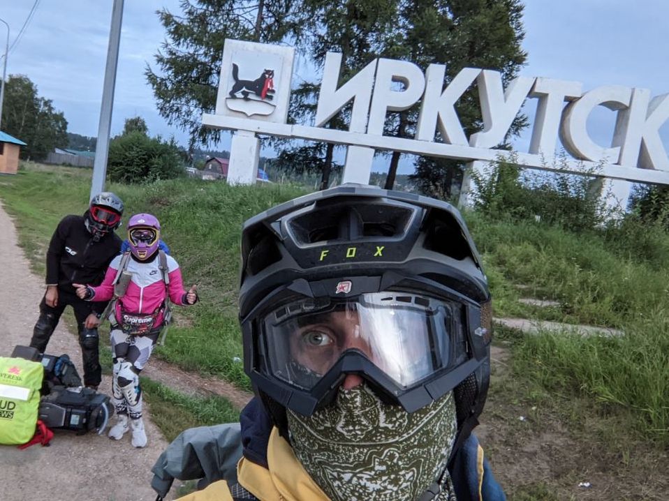 Участники экопробега «Москва – Байкал» проехали по «Зеленой линии» Иркутска на моноколесах