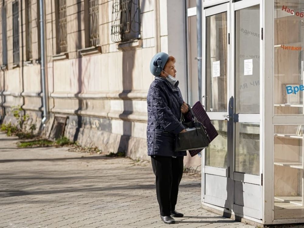 В Приангарье лицам старше 60 лет рекомендовали использовать медицинские маски на мероприятиях в честь Дня Победы