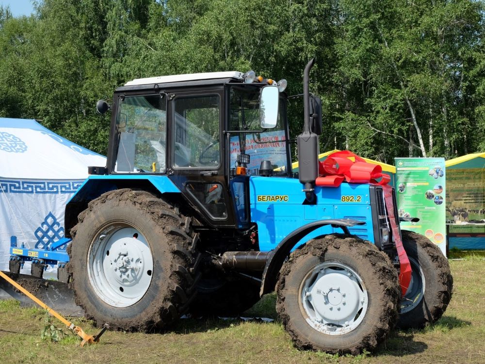 traktor belarus io