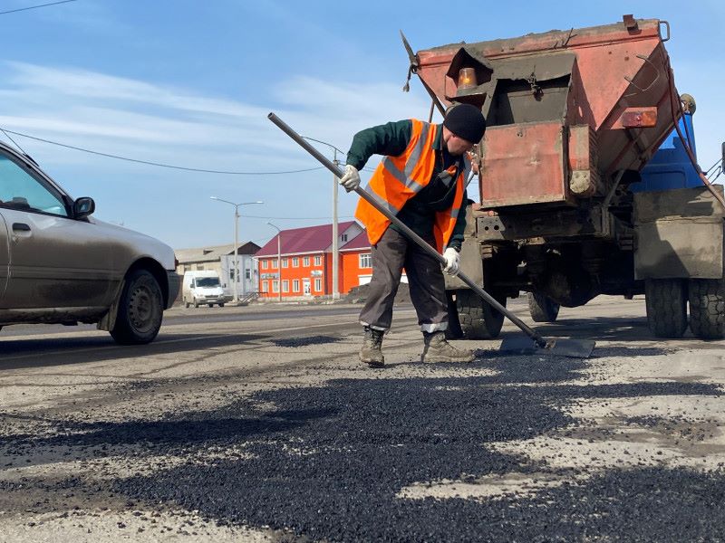 В Ангарске приступили к ямочному ремонту дорог