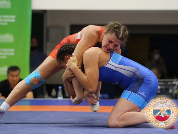 Екатерина Букина выиграла «серебро» на чемпионате России по вольной борьбе