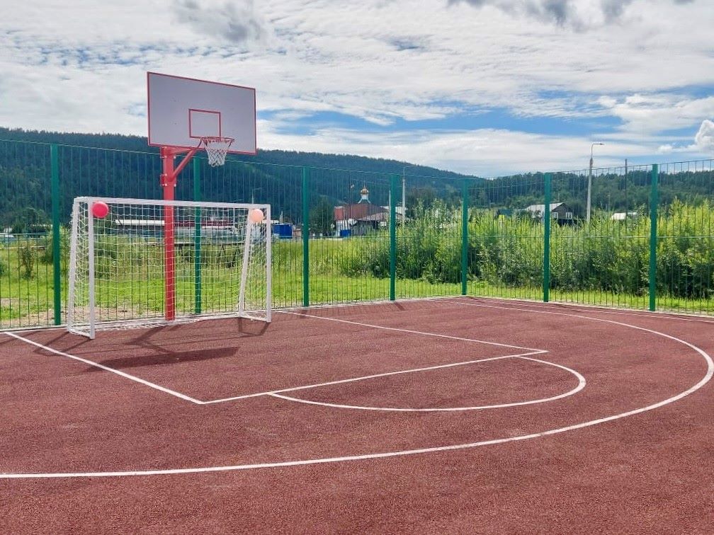 Новую спортивную площадку открыли в Шелеховском районе