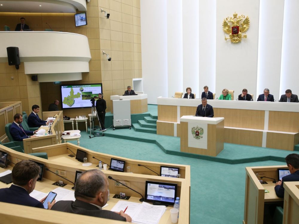 Игорь Кобзев рассказал сенаторам о значимых для страны инвестпроектах, которые реализуют в Иркутской области