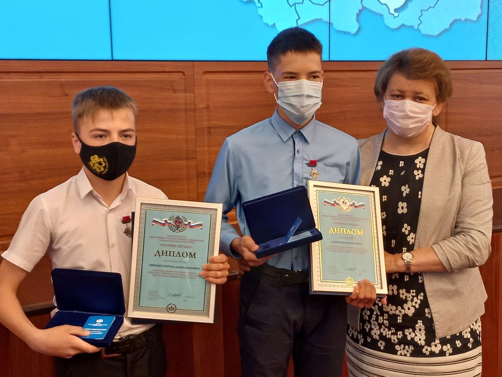 Два школьника Иркутской области награждены знаком «Горячее сердце» за спасение тонущего ребенка