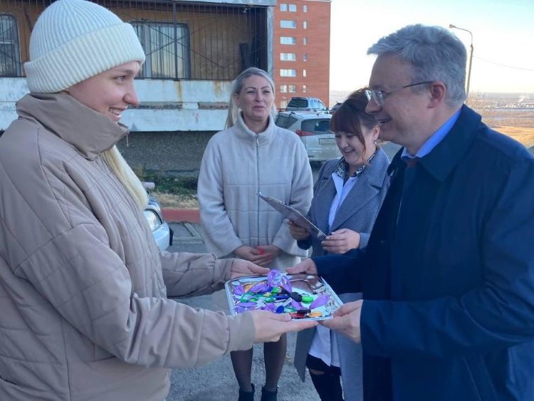 Молодые специалисты городской больницы №9 Иркутска получили служебное жилье