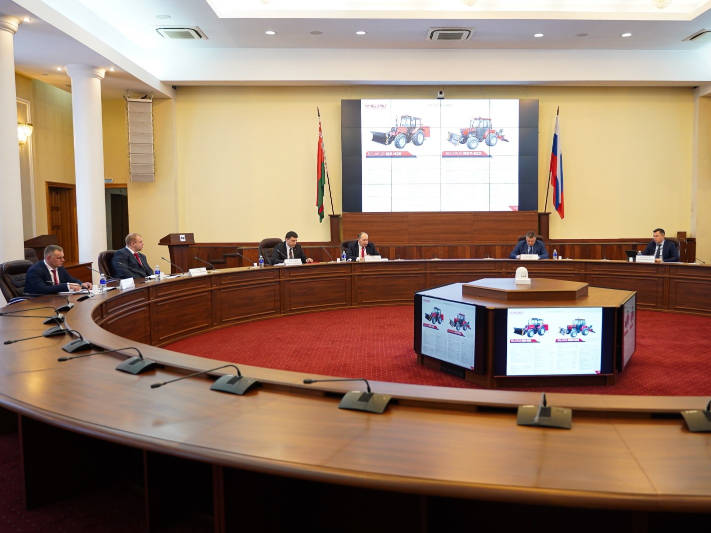 Губернатор Приангарья и руководство Минского тракторного завода обсудили перспективы сотрудничества