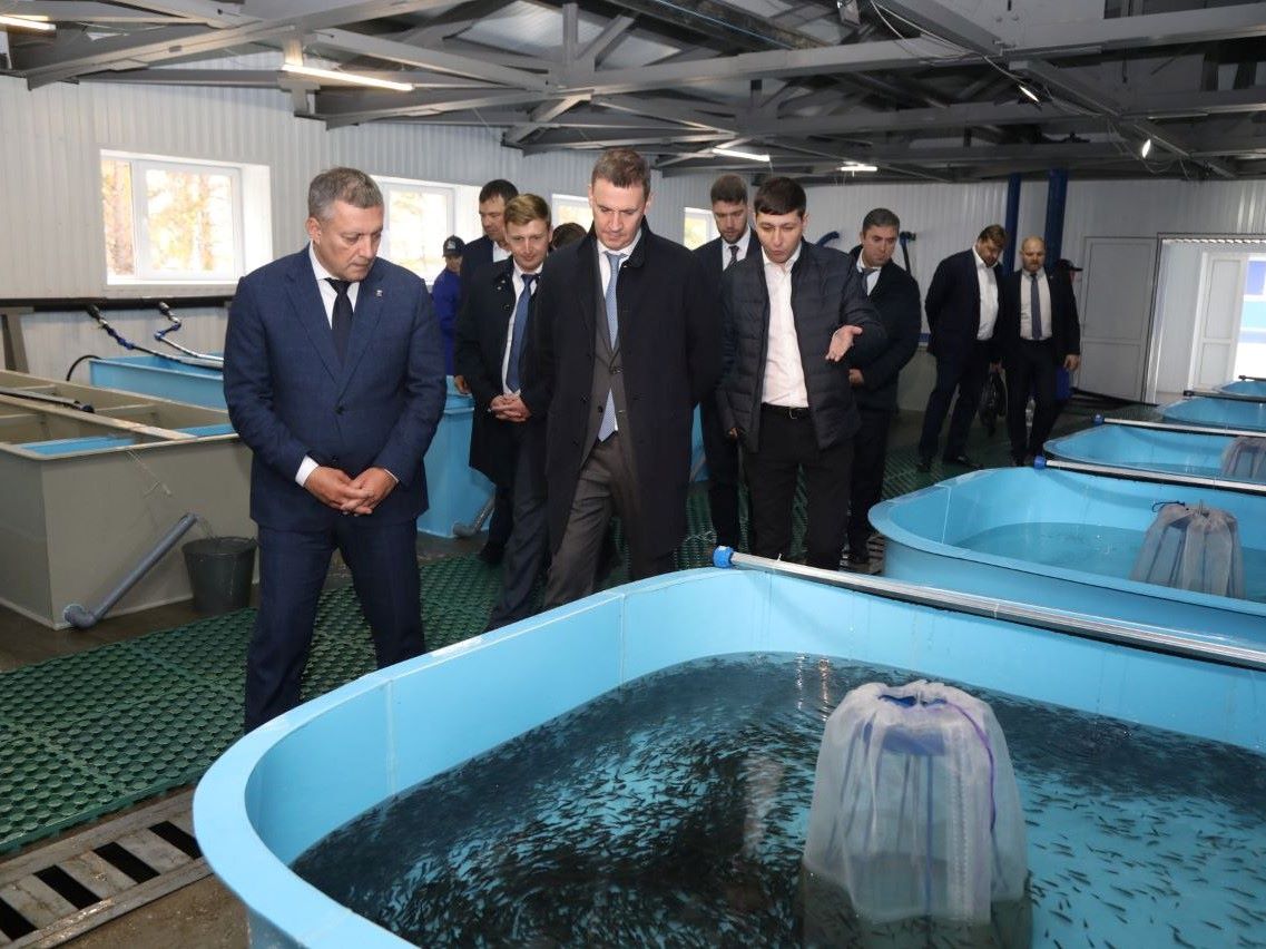Дмитрий Патрушев и Игорь Кобзев посетили  крупные объекты агропромышленного комплекса Приангарья