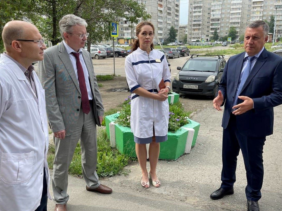Губернатор проверил ход строительства нового здания детской поликлиники №8 в Иркутске