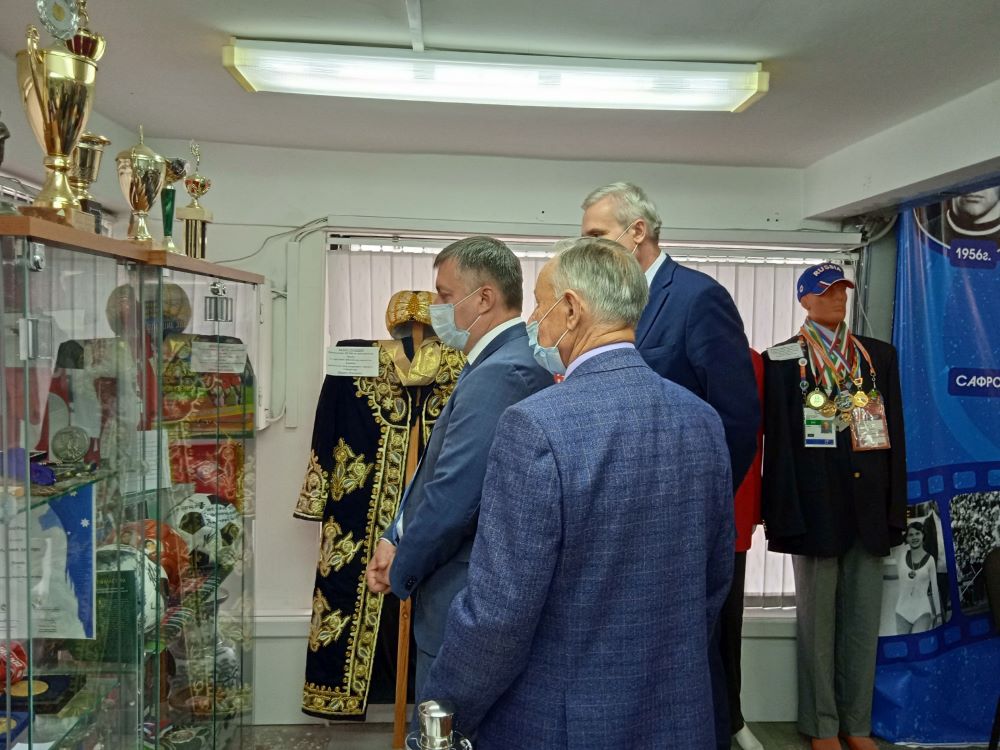 Губернатор Иркутской области Игорь Кобзев встретился с ветеранами спорта