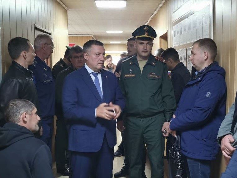 Губернатор: В военкоматах Иркутской области будут работать представители общественных организаций