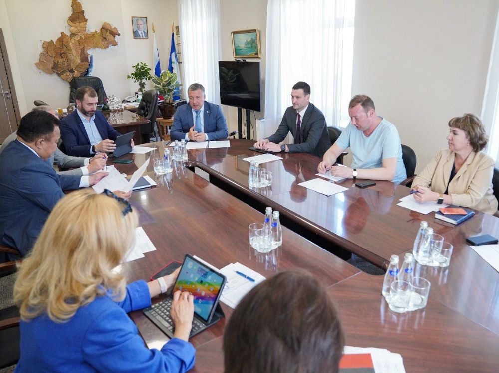 Игорь Кобзев встретился с руководителями фракций Законодательного Собрания региона