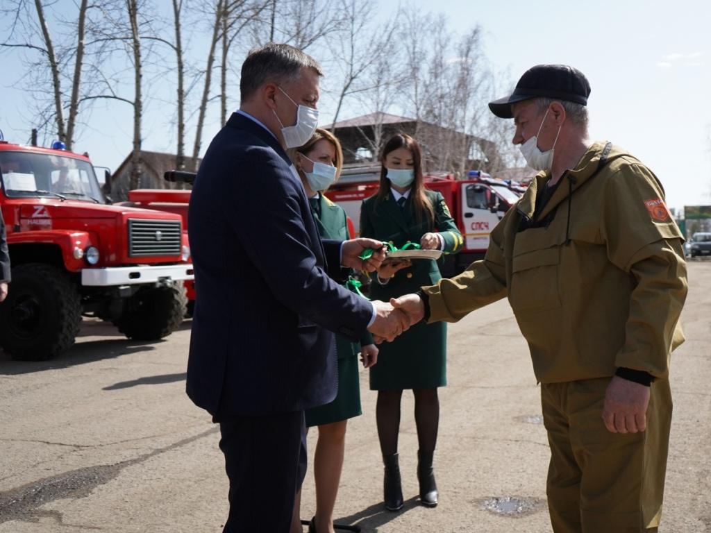 38 единиц спецтехники получили филиалы Лесхоза Иркутской области