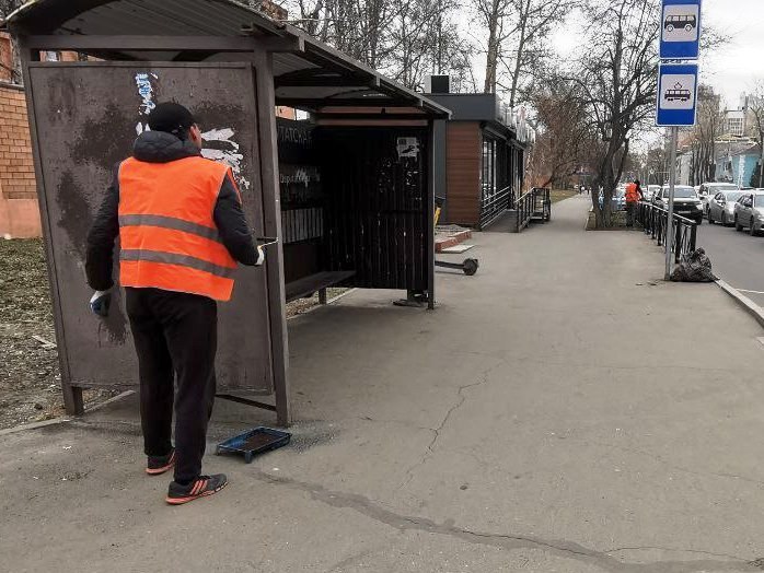 Остановки общественного транспорта приводят в порядок во всех районах Иркутска