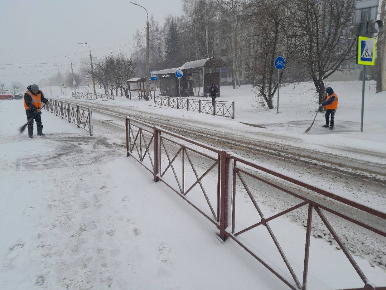 Дорожные службы Иркутска работают в усиленном режиме из-за снегопада