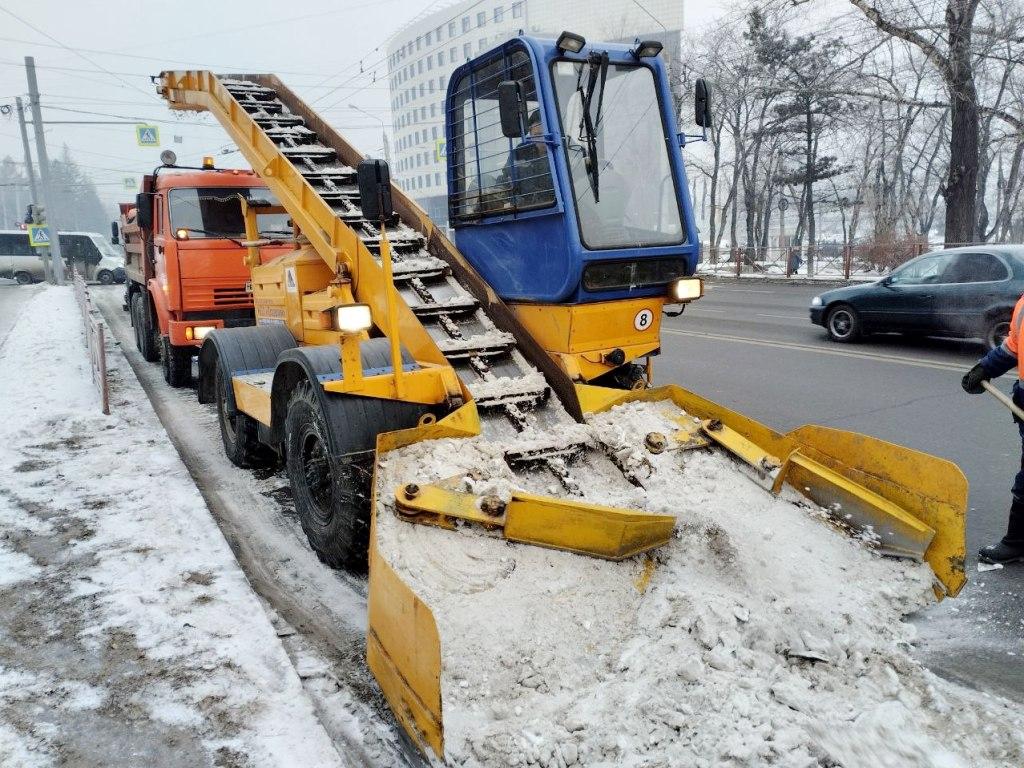 Более 1700 тонн снега вывезли с улиц Иркутска с начала декабря