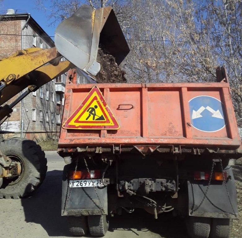 На улицах Иркутска для уборки задействуют специализированную технику