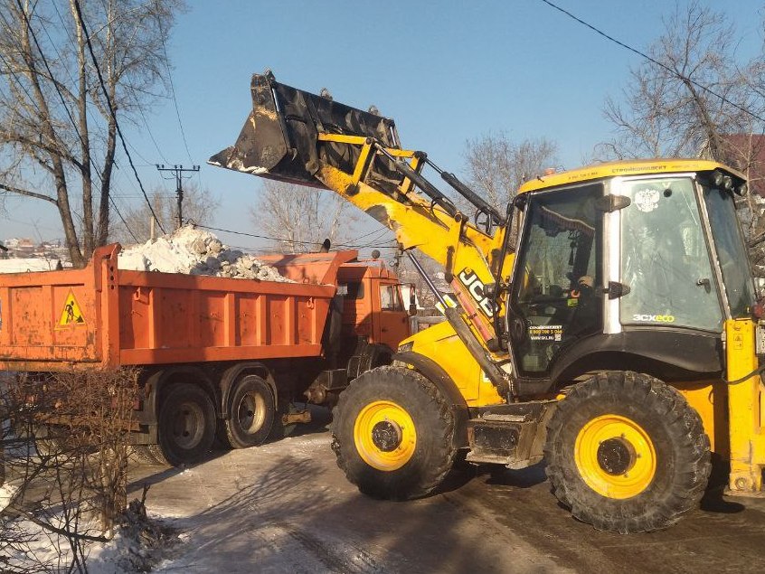 За выходные с улиц Иркутска вывезли около 3500 тонн снега
