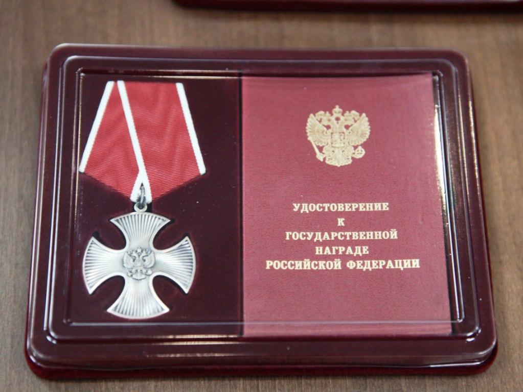 Мэр Иркутска передал родственникам участников СВО ордена Мужества