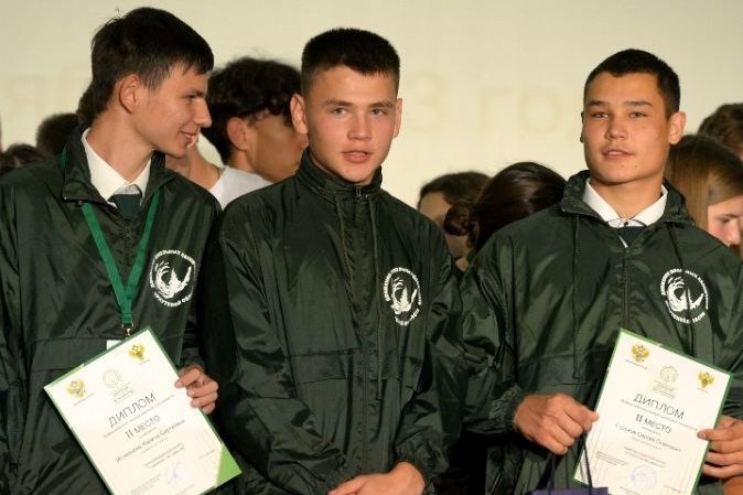 Старшеклассникам из Иркутской области в составе сборной команды присвоено второе место на слете школьных лесничеств