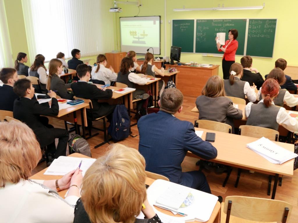 Прием заявок на конкурс на присуждение премий педагогам проходит в Приангарье