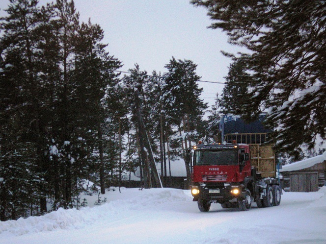 Машины с дизтопливом отправились по зимнику в Ербогачен