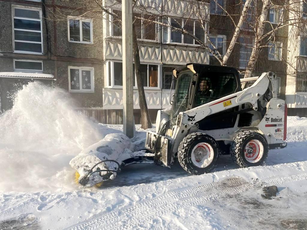 За сутки с улиц Иркутска вывезли 900 тонн снега