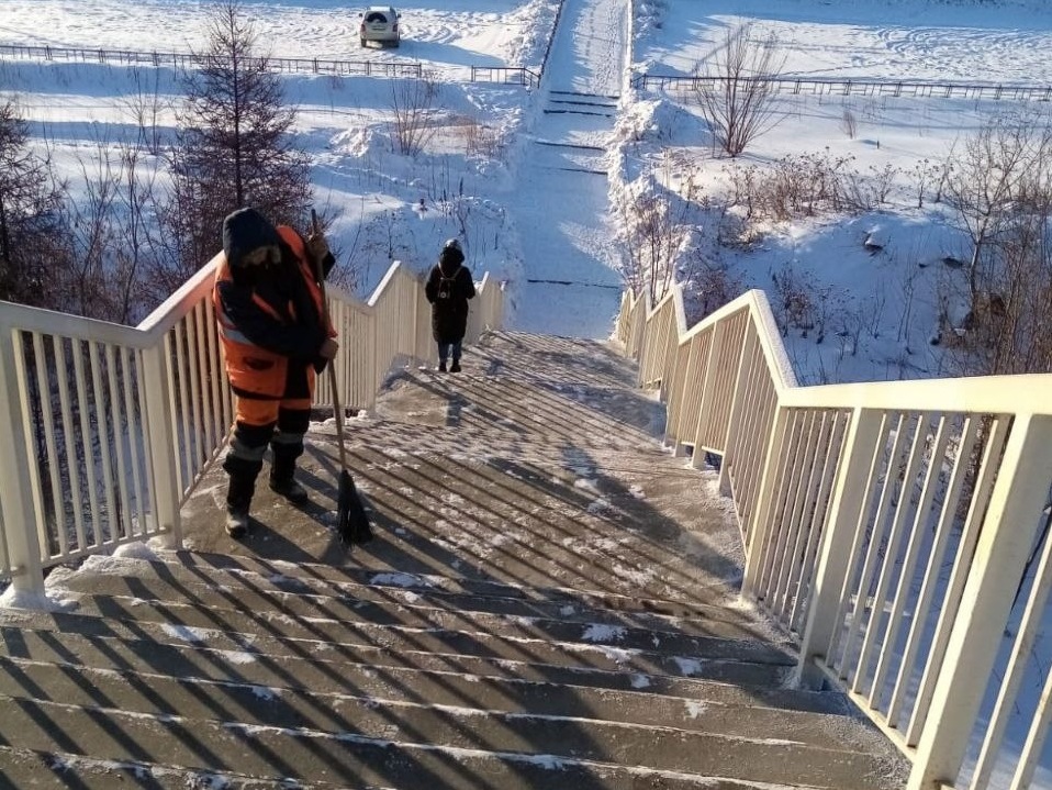 Очистка лестниц в Иркутске находится на особом контроле мэрии