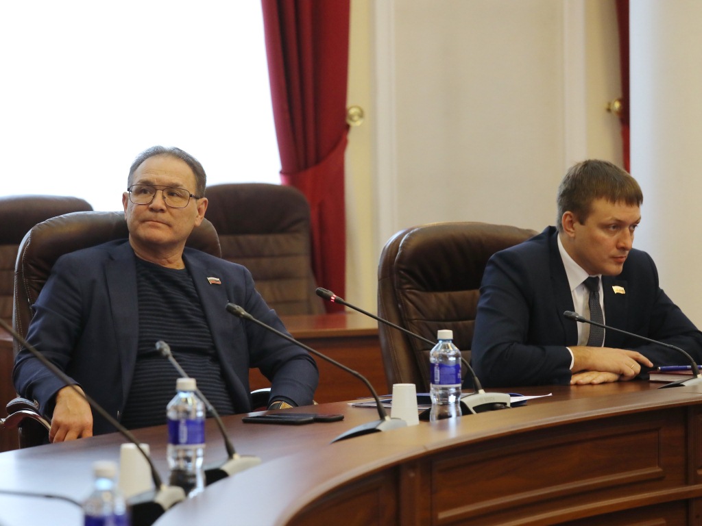 Депутаты ЗакСобрания добились единовременных выплат для фельдшеров сельских амбулаторий