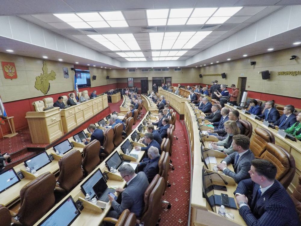 Под председательством Александра Ведерникова начала работу апрельская сессия Законодательного Собрания