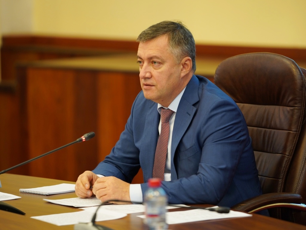 Игорь Кобзев рекомендовал главам муниципальных образований расширить меры соцподдержки медработников