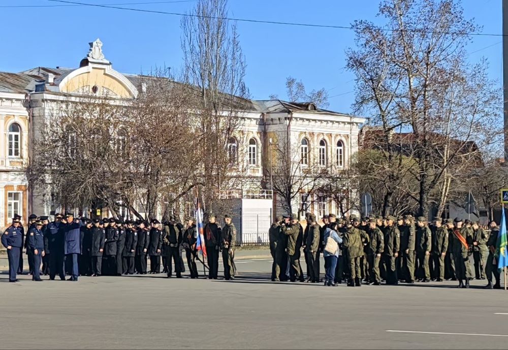 Иркутские суворовцы и воспитанники кадетских корпусов приняли участие в репетиции торжественного прохождения парадных расчетов к 9 Мая