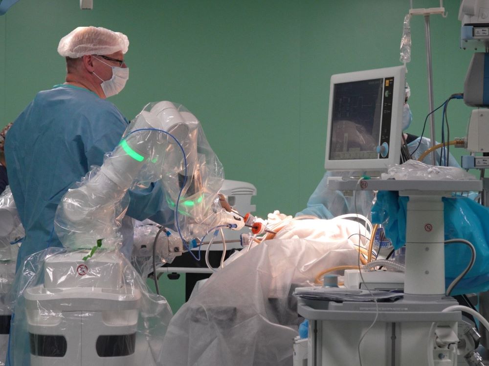 Хирурги областной детской клинической больницы провели уникальную операцию по замене мочеточника