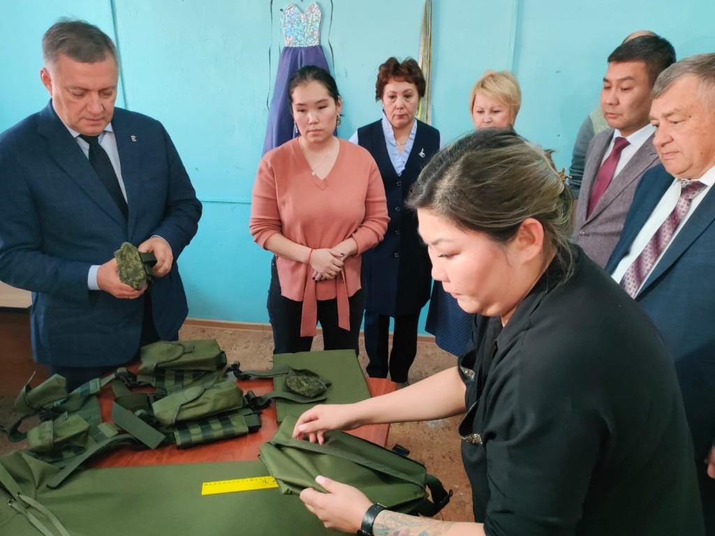Губернатор поблагодарил волонтеров «Народного швейного цеха» поселка Усть-Ордынский за помощь мобилизованным