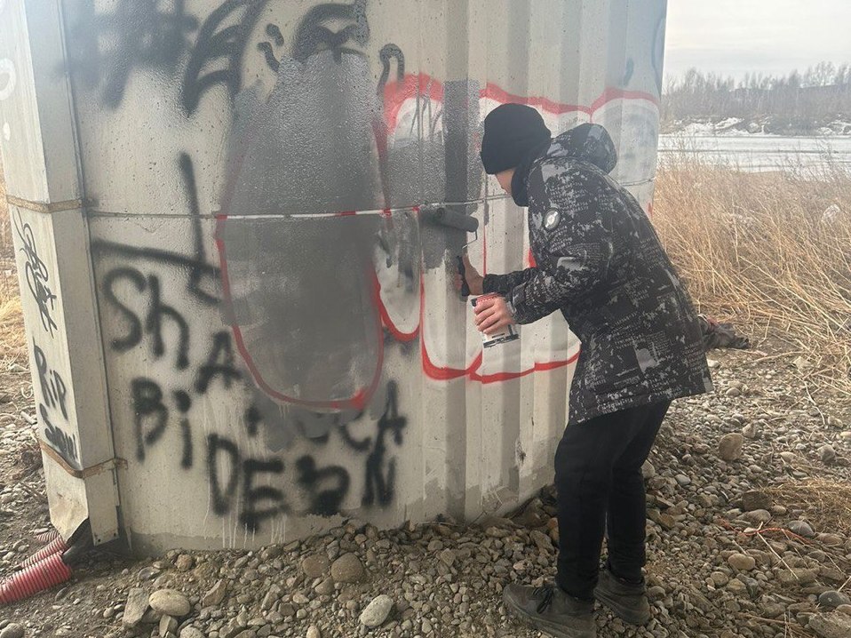 В Иркутске установили личность несовершеннолетнего граффитиста