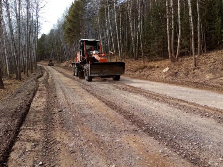 В Жигаловском районе приступили к восстановлению покрытия автодорог и ремонту понтонной переправы