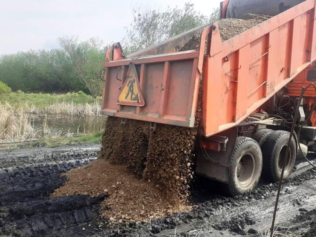 В Иркутске идет восстановление гравийных дорог