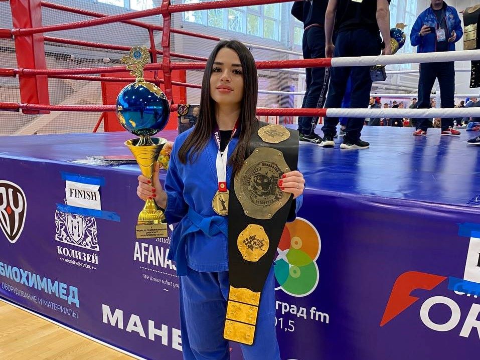 Арина Смолина стала мастером спорта международного класса по универсальному бою