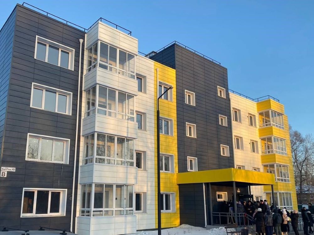Переселенцы из аварийного жилья в Усолье-Сибирском получили ключи от новых квартир