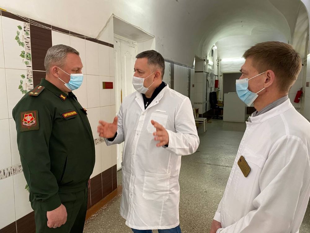 Игорь Кобзев пообщался с бойцами, которые проходят реабилитацию в Иркутском военном госпитале