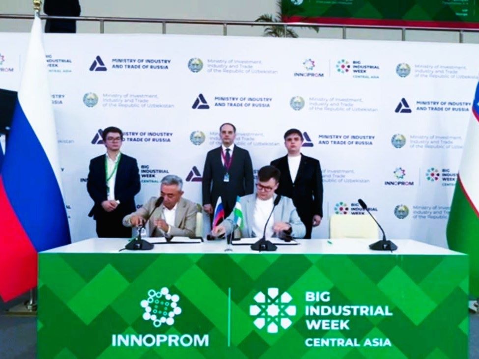 Экспортный контракт на поставку стройматериалов подписан на международной выставке «Иннопром. Центральная Азия»